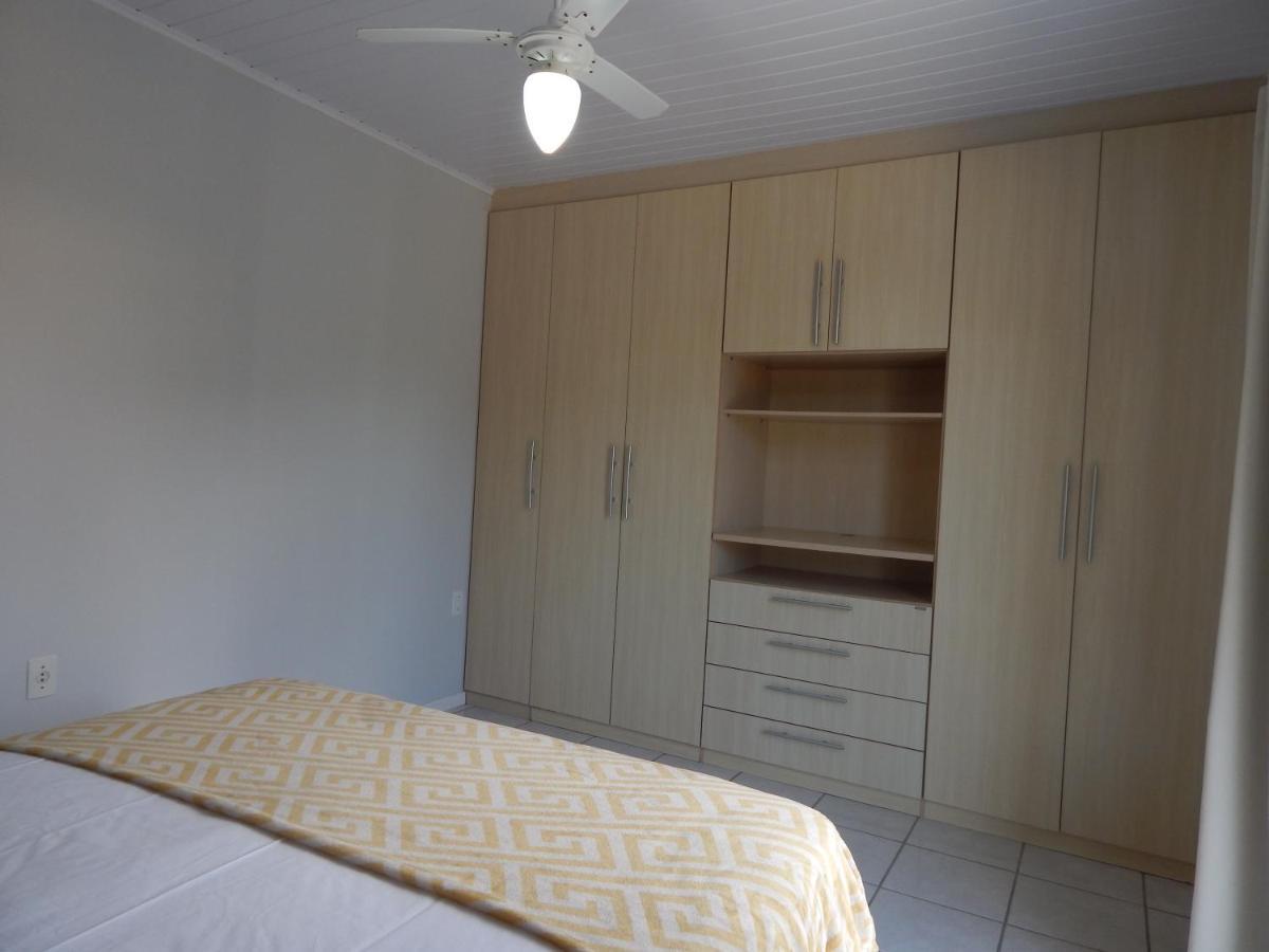 ボンビーニャス Casa Ampla No Centro, Piso Terreo Ou Superiorヴィラ エクステリア 写真